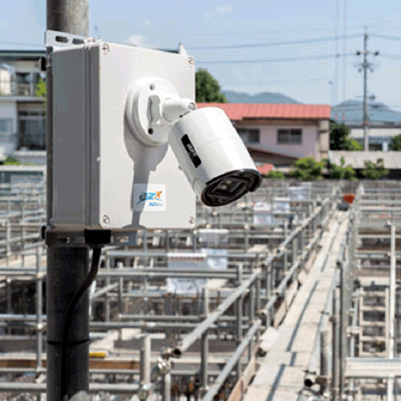 工事現場に設置された単焦点カメラMF1、MF2の製品画像